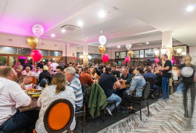 هتل Queanbeyan Canberra