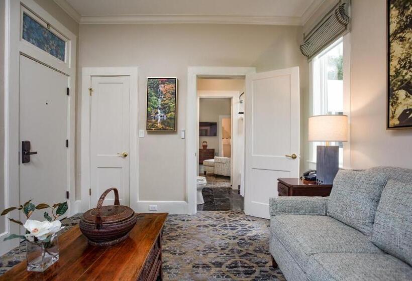 فندق Shangrila Springs