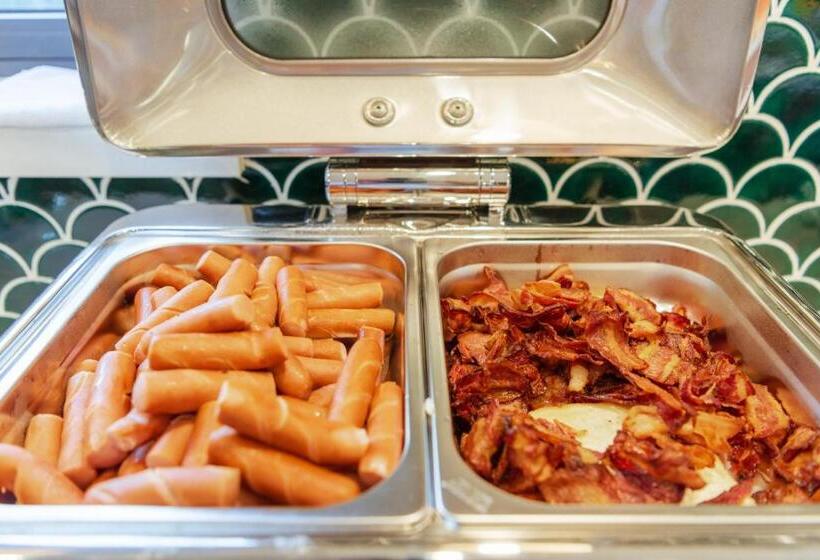 هتل The Tahiti Beach