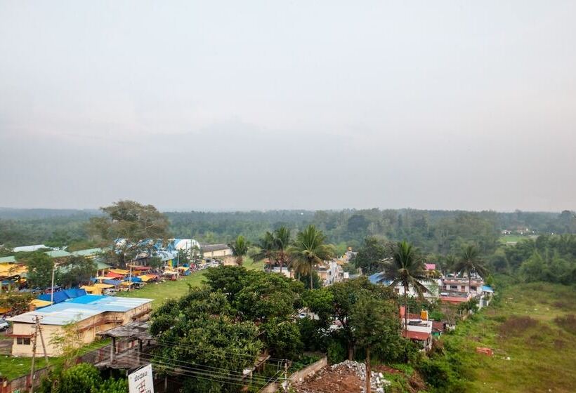 ホテル Treebo Sans Sarav Kushalnagar