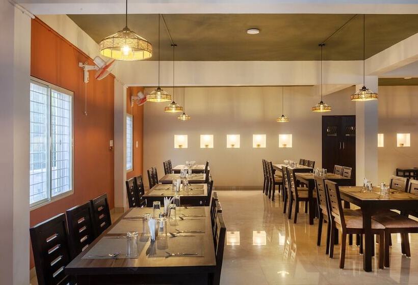 ホテル Treebo Sans Sarav Kushalnagar