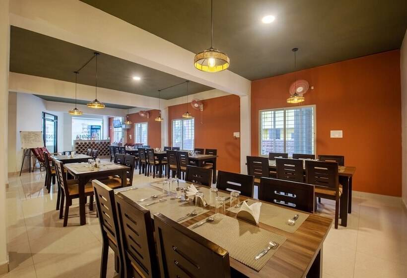 ホテル Treebo Sans Sarav Kushalnagar