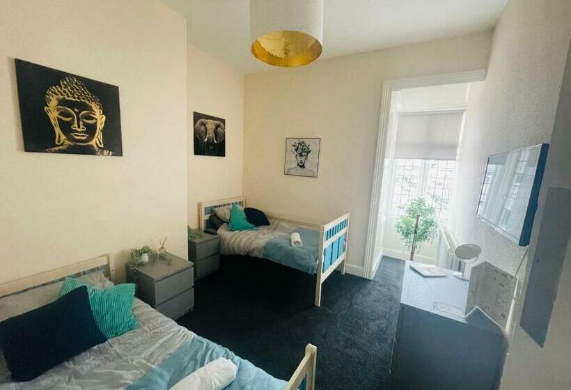 בית מלון כפרי Urban Escape By Victoria Gardens