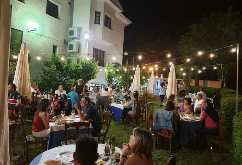 پانسیون Hostal Asador Julian