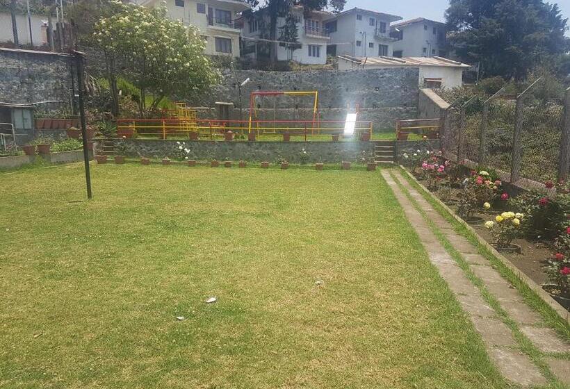 ベッドアンドブレックファースト Kumaragiri Cottages Kodaikanal