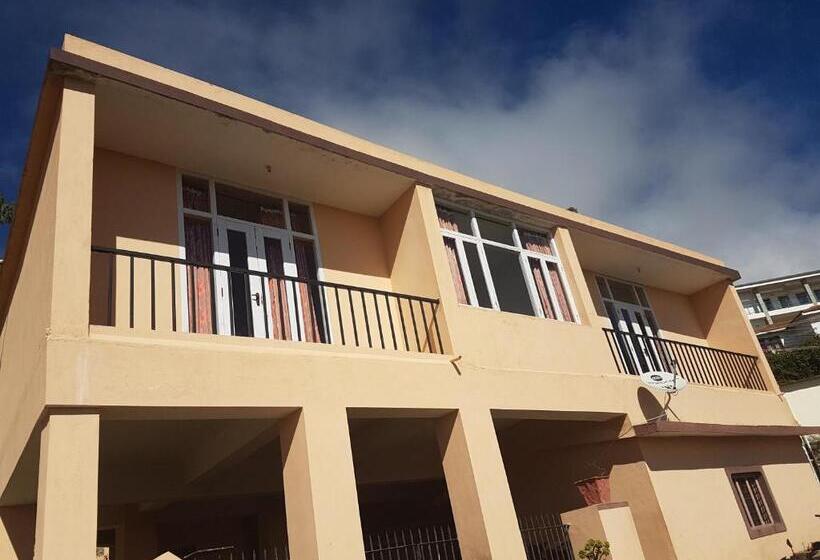 ベッドアンドブレックファースト Kumaragiri Cottages Kodaikanal