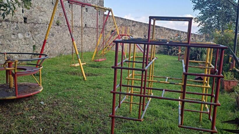 ベッドアンドブレックファースト Kumaragiri Cottages Kodaikanal