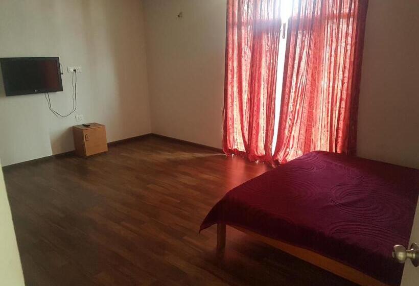 ベッドアンドブレックファースト Kumaragiri Cottages Kodaikanal