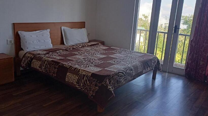 ベッドアンドブレックファースト Kumaragiri Cottages Kodaikanal