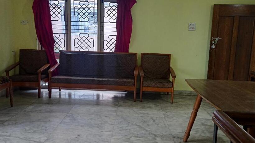 ベッドアンドブレックファースト Kumaragiri Cottages Kodaikanal