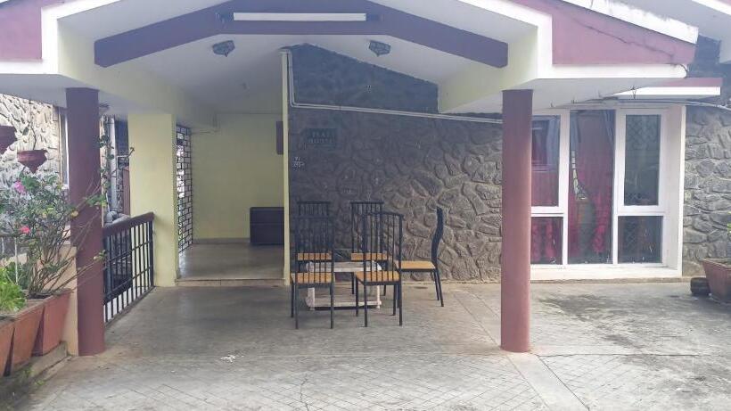 ベッドアンドブレックファースト Kumaragiri Cottages Kodaikanal