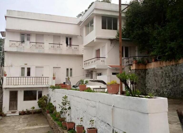 ベッドアンドブレックファースト Kumaragiri Cottages Kodaikanal