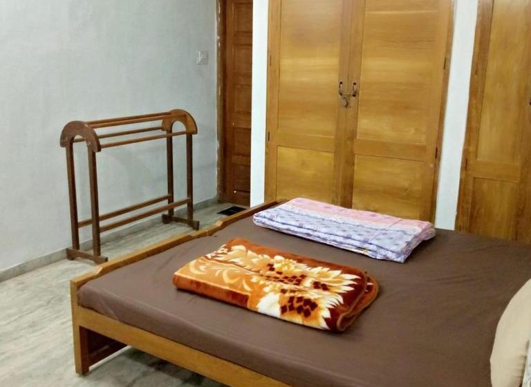 ベッドアンドブレックファースト Kumaragiri Cottages Kodaikanal