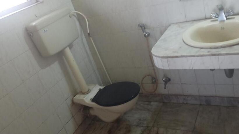 ベッドアンドブレックファースト Kumaragiri Cottages Kodaikanal