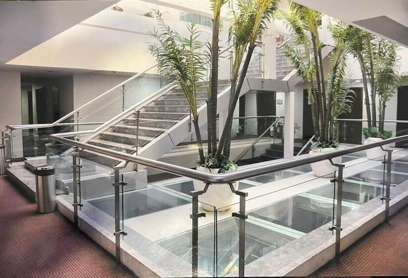 ホテル Capital O Grand Himayat