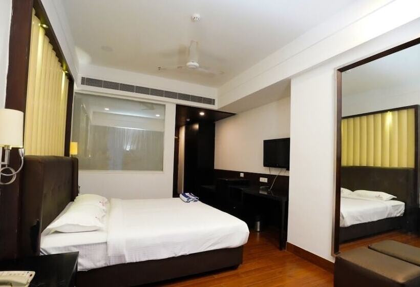 ホテル Capital O Grand Himayat