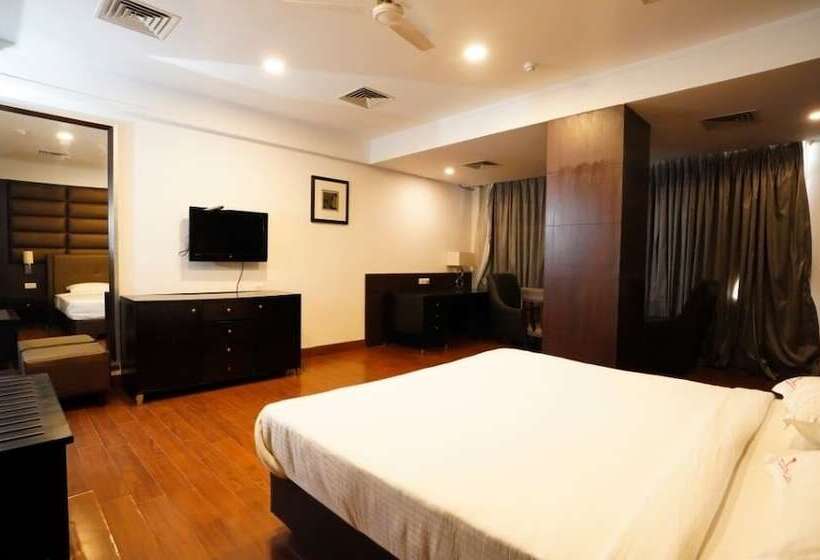 호텔 Capital O Grand Himayat