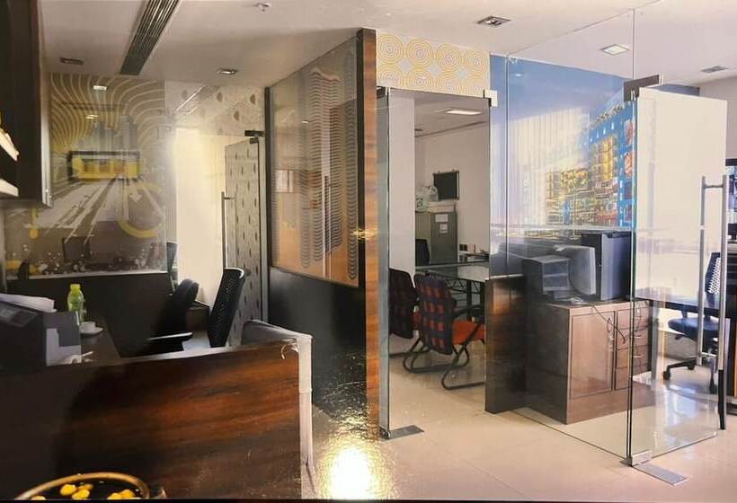 호텔 Capital O Grand Himayat