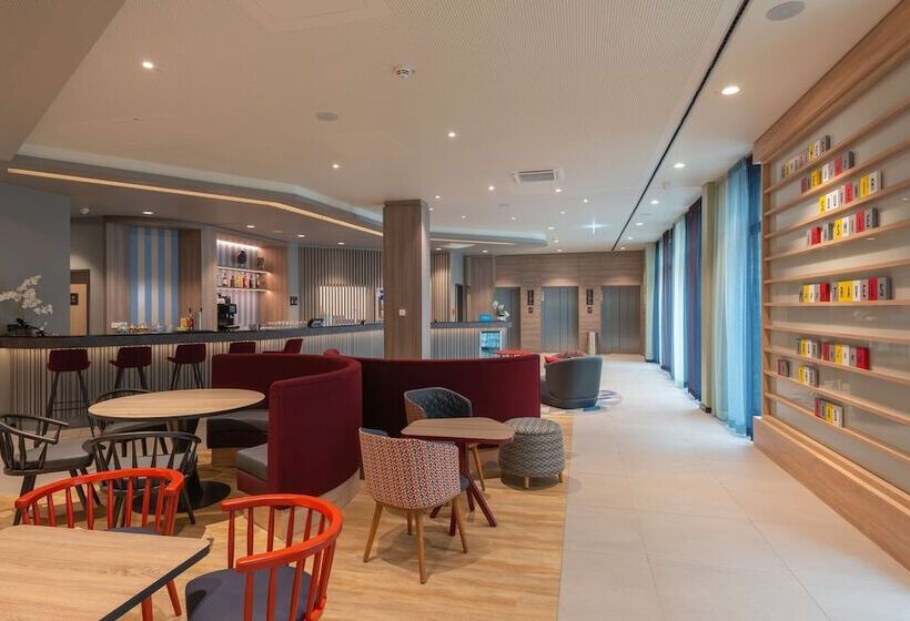 هتل Hampton By Hilton Munich City North