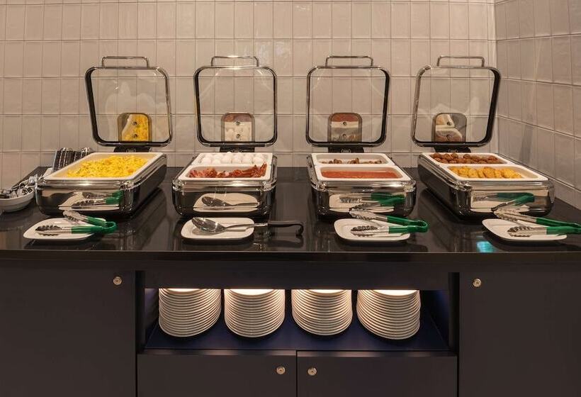 هتل Hampton By Hilton Munich City North