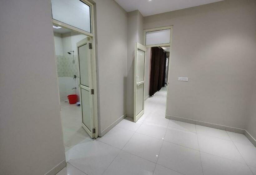 Отель Kailash Mansarovar And Banquet Hall