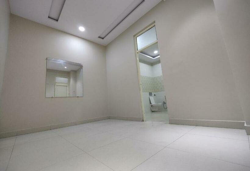 Отель Kailash Mansarovar And Banquet Hall