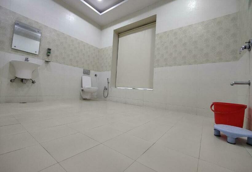 Отель Kailash Mansarovar And Banquet Hall