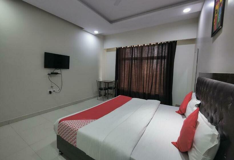 Отель Kailash Mansarovar And Banquet Hall