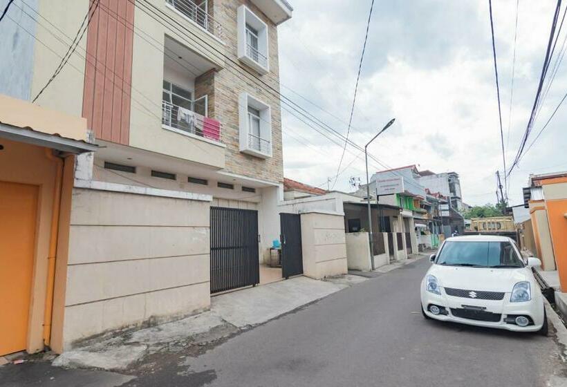 Отель Koolkost Syariah Near Alun Alun Tasikmalaya