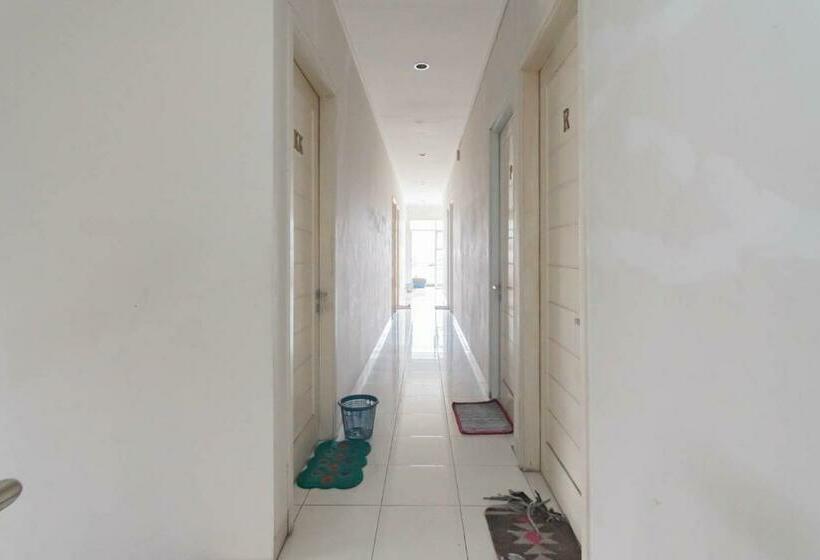 Отель Koolkost Syariah Near Alun Alun Tasikmalaya