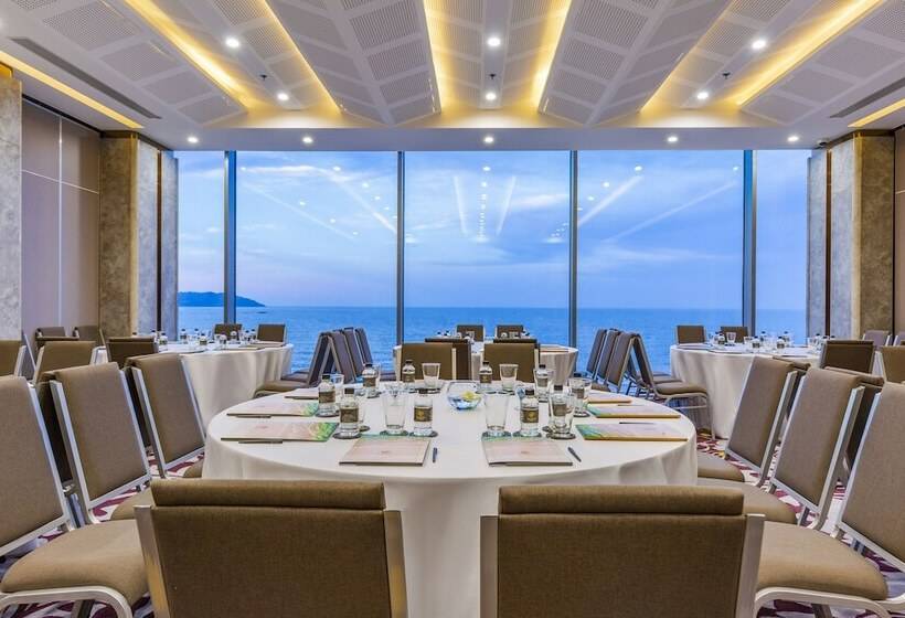 هتل Le Sands Oceanfront Danang