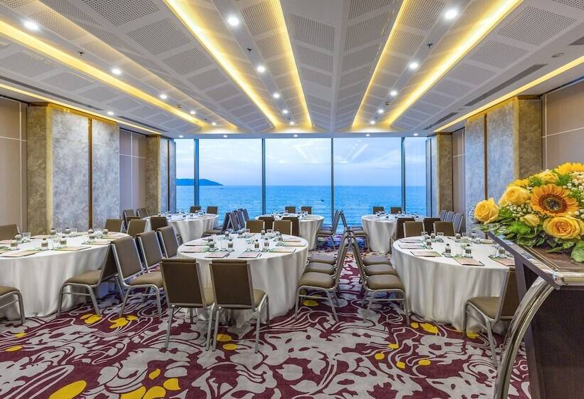 هتل Le Sands Oceanfront Danang