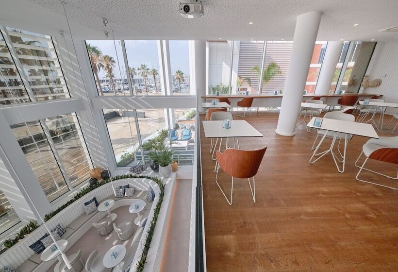 ホテル Marina Badalona