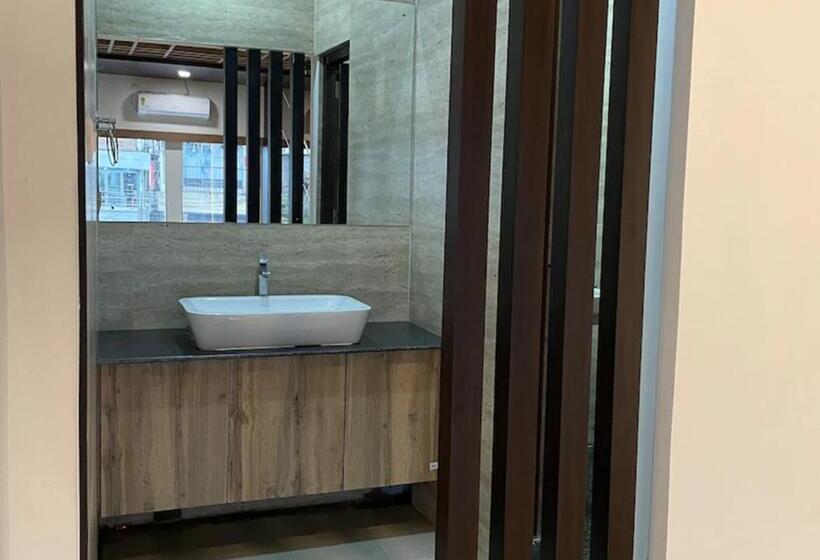 فندق Royal Embassy