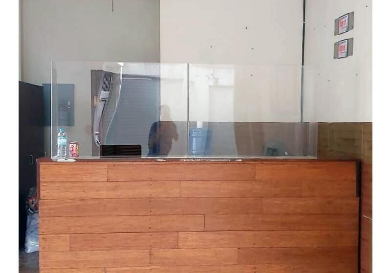 בית מלון כפרי Vaccinated Staff  Oyo 850 Clr Mn Inn