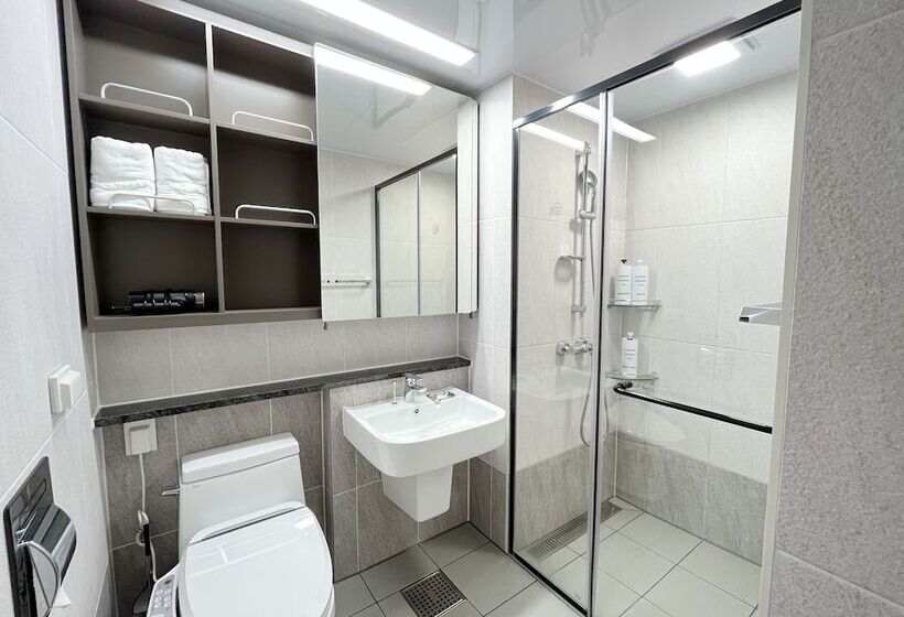 Urbanstay Songdo Moonlight Park