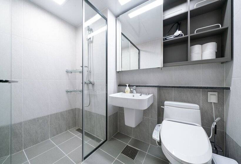 Urbanstay Songdo Moonlight Park