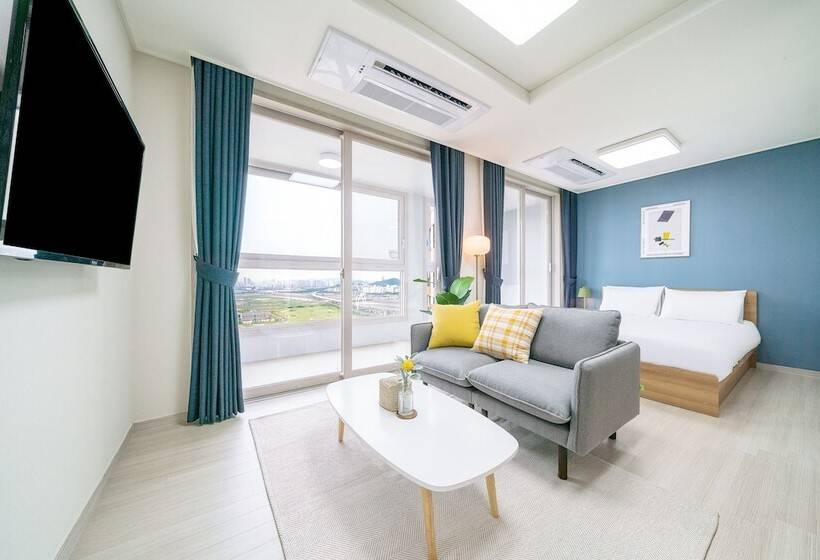 Urbanstay Songdo Moonlight Park