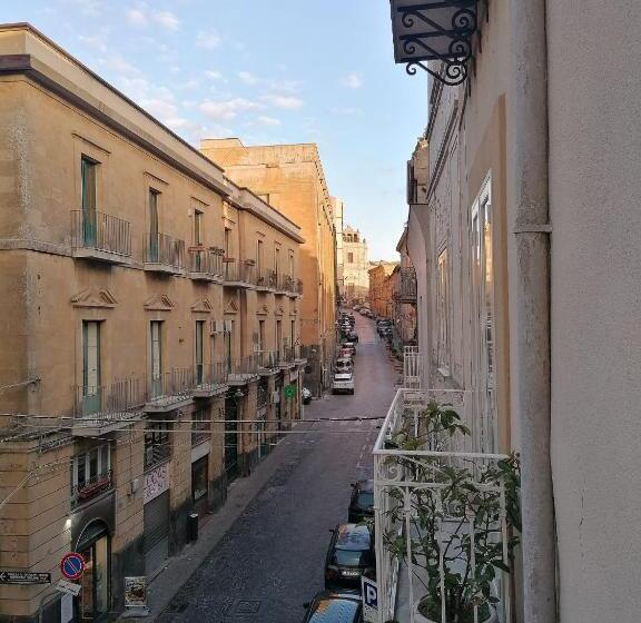 بنسيون 384 Guesthouse Rooms & Suite Enna