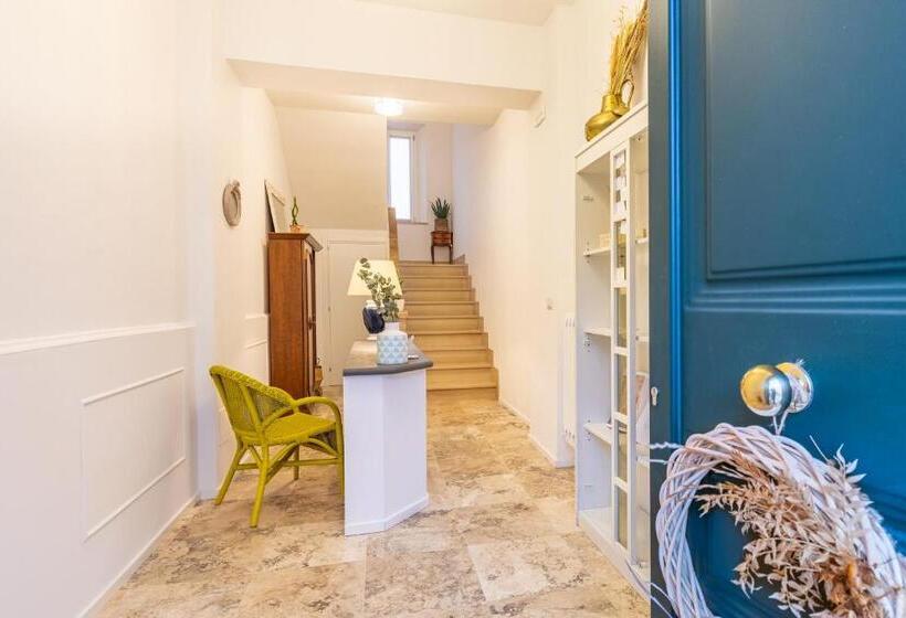 פנסיון L Acqua E La Pietra