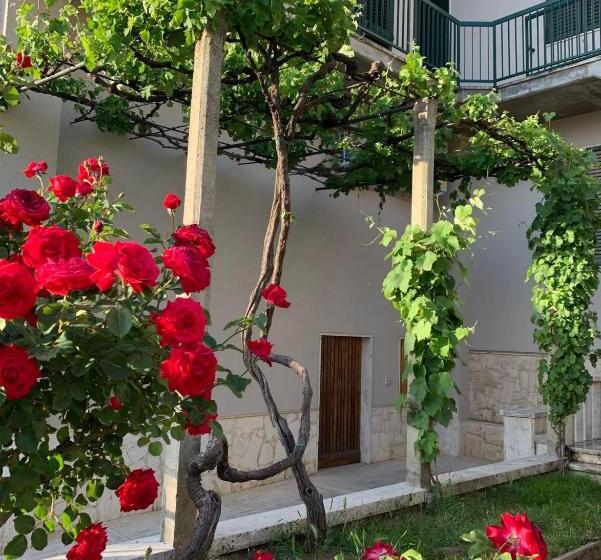 Пансион L Acqua E La Pietra