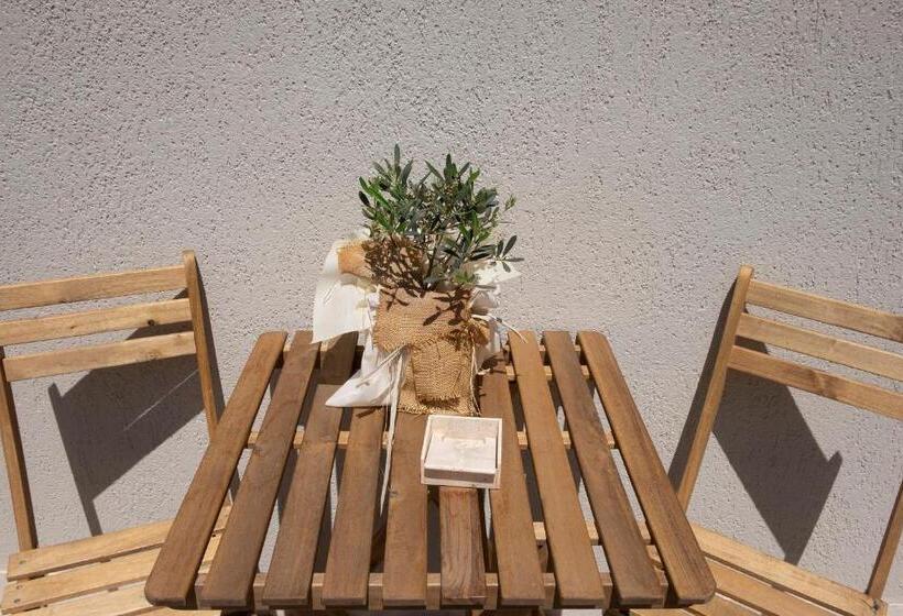 פנסיון L Acqua E La Pietra