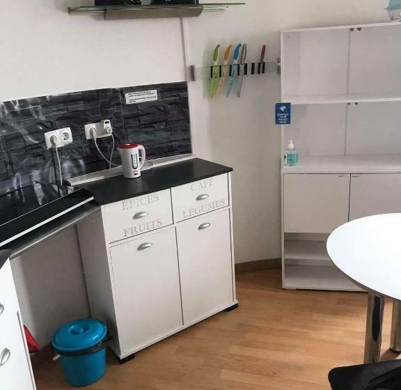 膳宿费 Lagos Room Booking