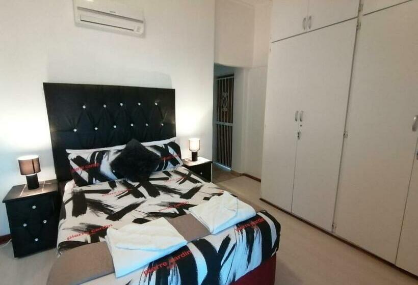 Bed and Breakfast Palm View Guest House