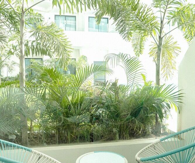 هتل Lime Resort Manila