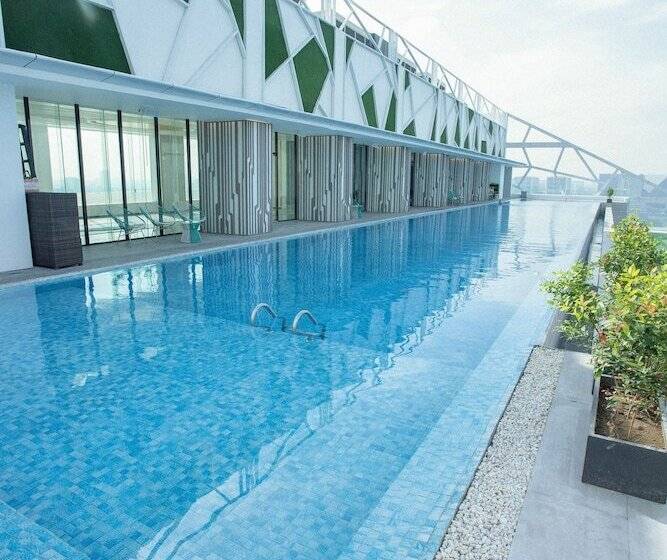 هتل Lime Resort Manila