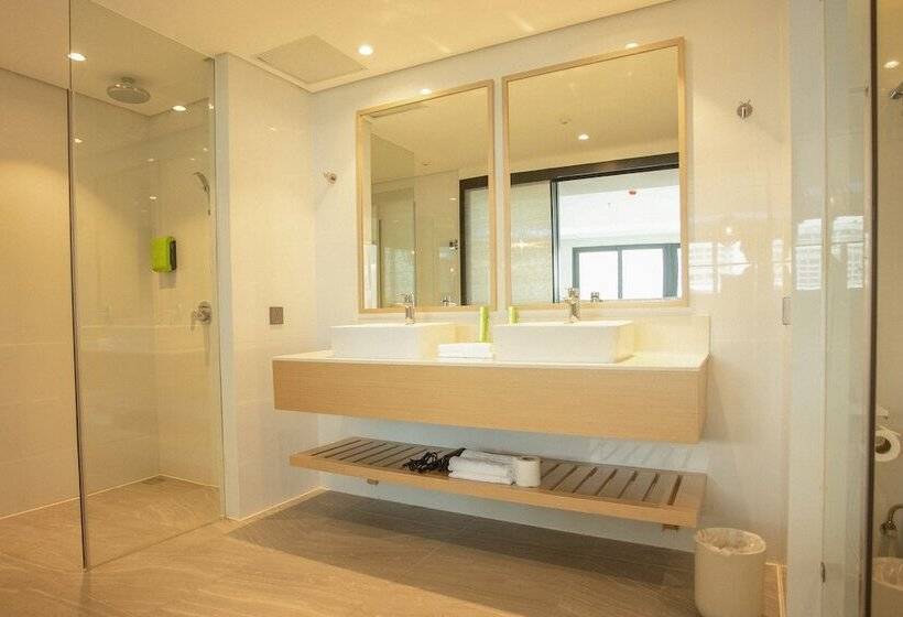 هتل Lime Resort Manila