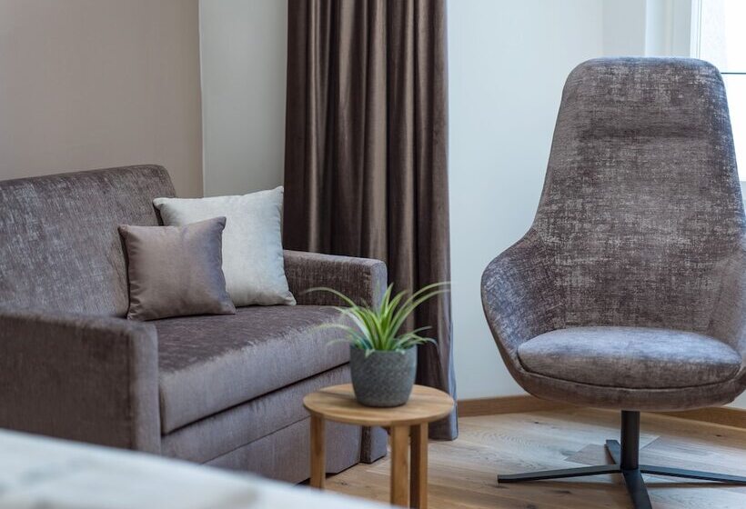 ホテル Platzhirsch Kufstein