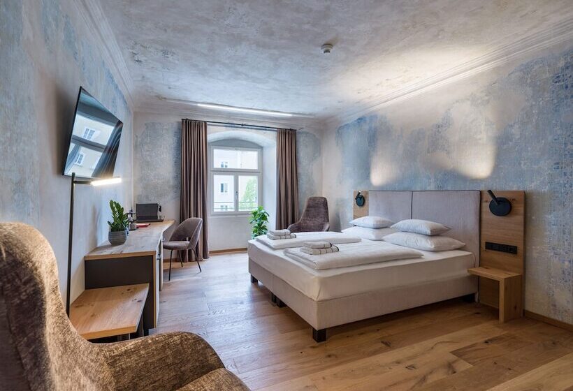 ホテル Platzhirsch Kufstein