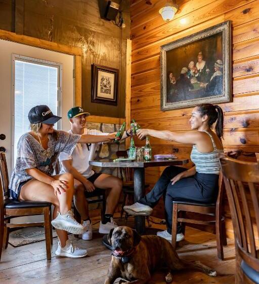 호텔 The Historic Leakey Inn